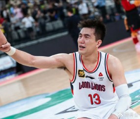 缺席广州NBA季前赛！郭艾伦宣称专心康复却上综艺踢球，球迷：退役吧