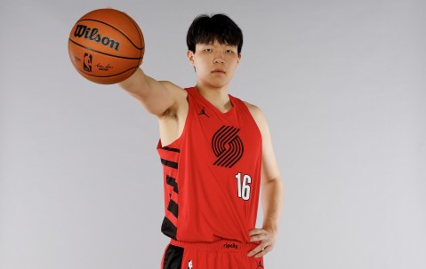 中国球员常规赛首秀表现如何？易建联9分最高 强如姚明首战0分2犯