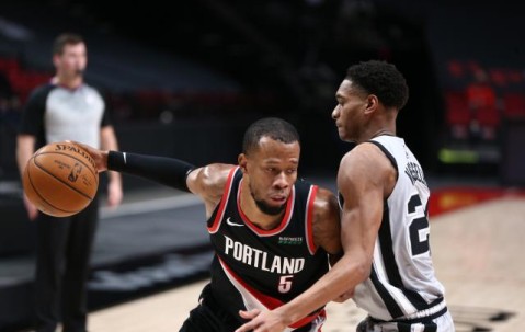 MK SPORT-CJ至少缺席4周 胡德能否成为利拉德的最佳搭档？