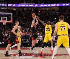 基迪超级后场三分绝杀！湖人vs公牛最后2分钟裁判报告：无错漏判